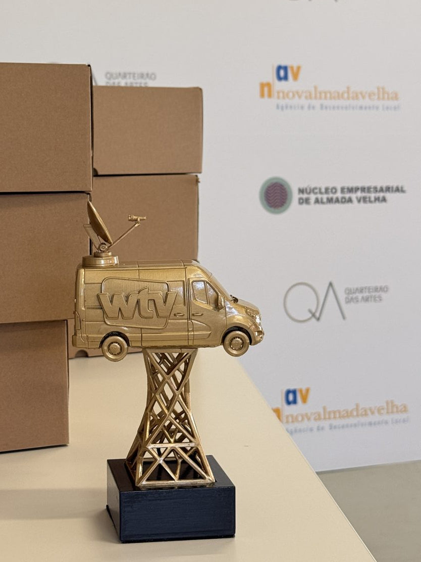 Troféu de carrinha dourada pronto para entrega